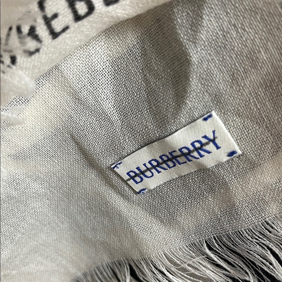 Burberry Black and Cream Wool Scarf - Picture 13 of 14